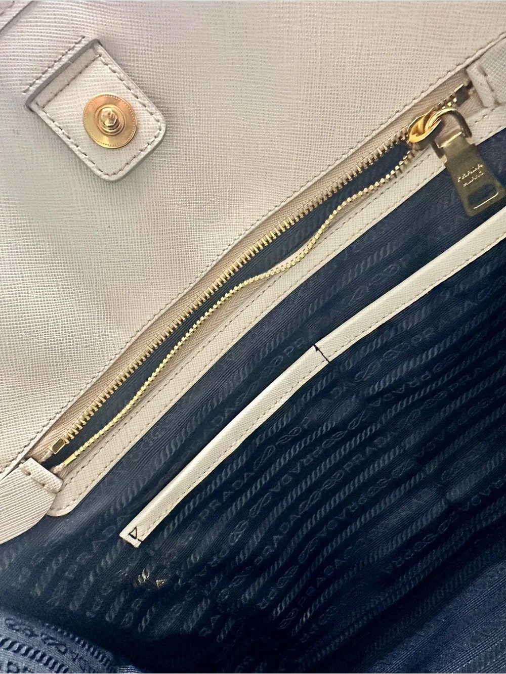 Prada 💙 authentic